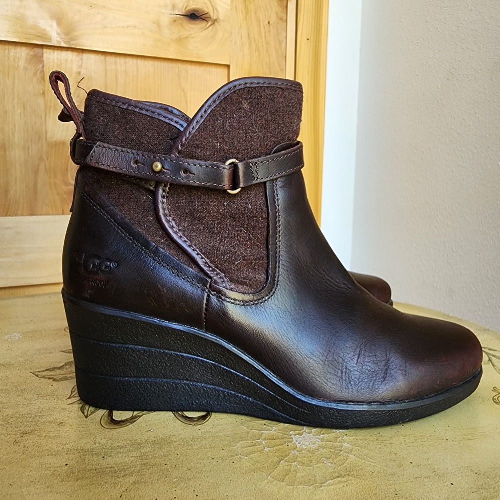 UGG Sz 7 Brown Leather Emalie Wedge Ankle Boots Waterproof 1005286